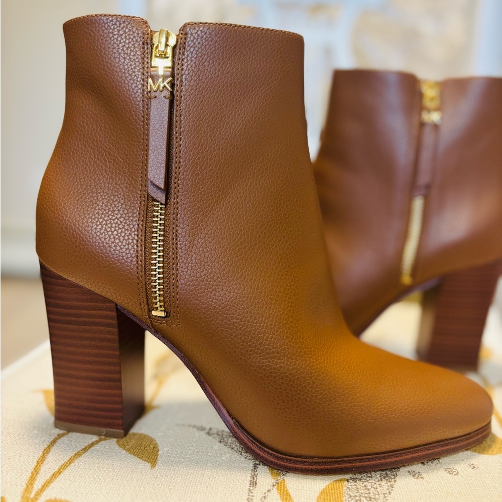 Michael Kors Brown Ankle Boots. Size 9.5